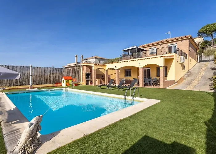 Cl15 Modern And Spacious Villa